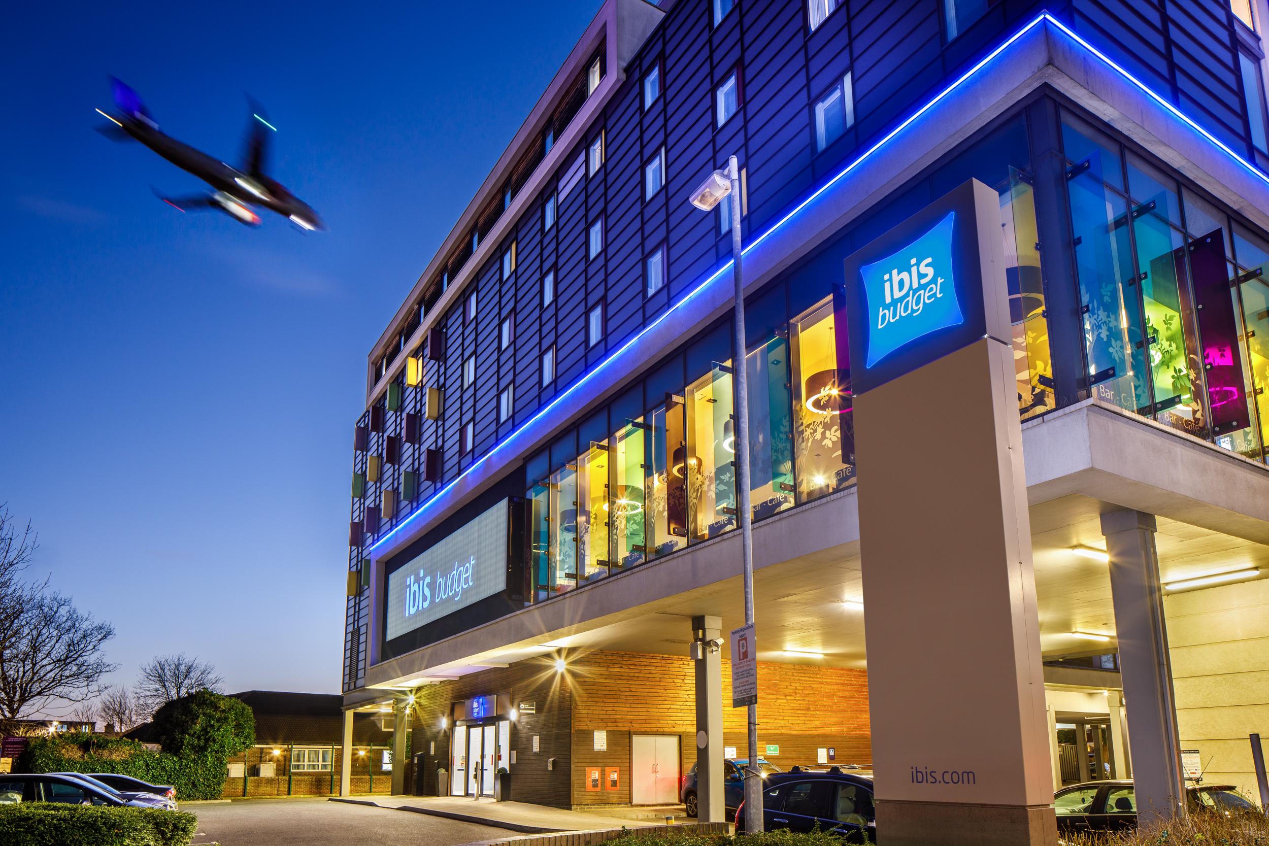 Ibis Budget London Heathrow Central Cranford المظهر الخارجي الصورة