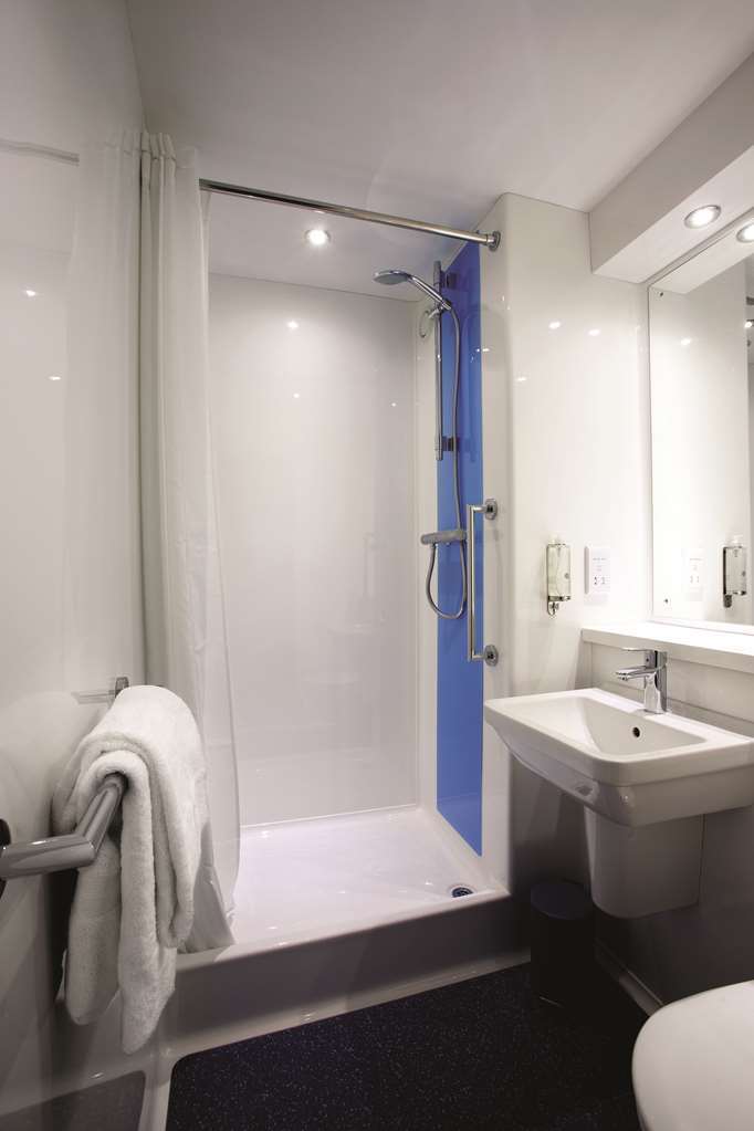 Ibis Budget London Heathrow Central Cranford الغرفة الصورة