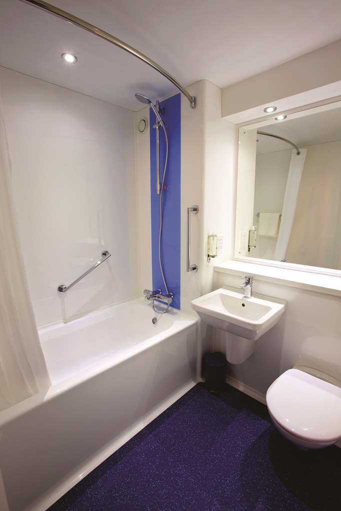 Ibis Budget London Heathrow Central Cranford الغرفة الصورة