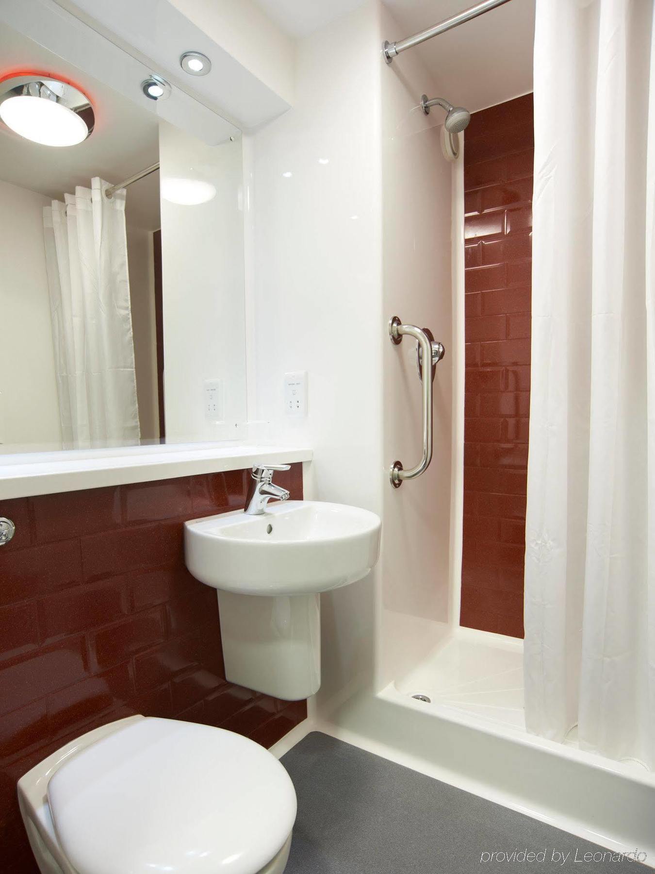 Ibis Budget London Heathrow Central Cranford المظهر الخارجي الصورة