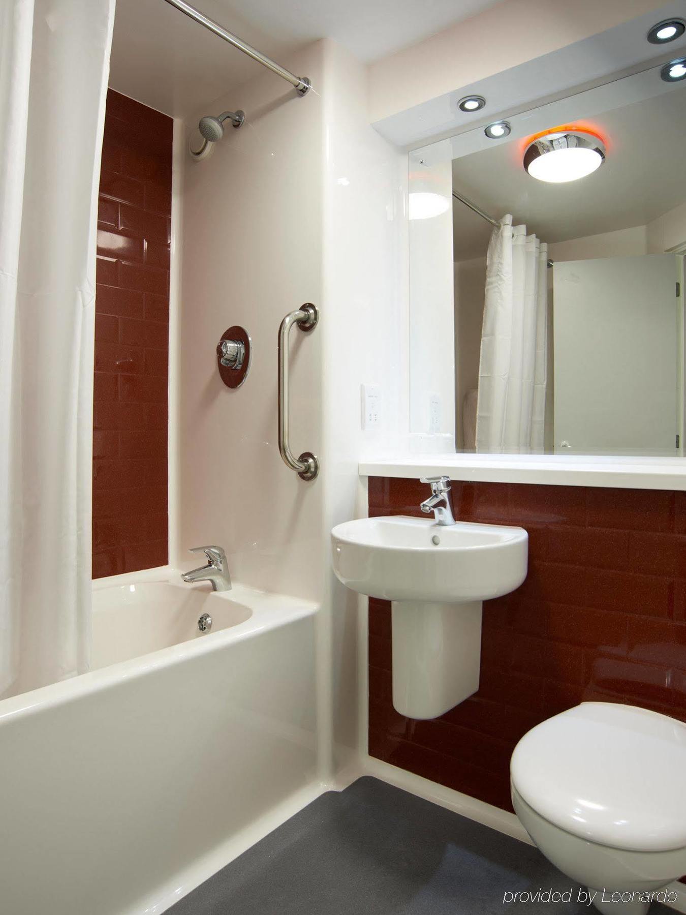 Ibis Budget London Heathrow Central Cranford المظهر الخارجي الصورة