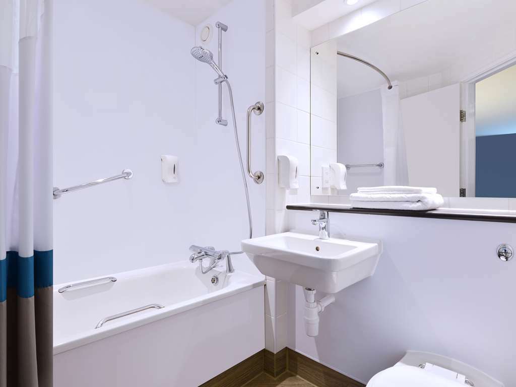 Ibis Budget London Heathrow Central Cranford الغرفة الصورة