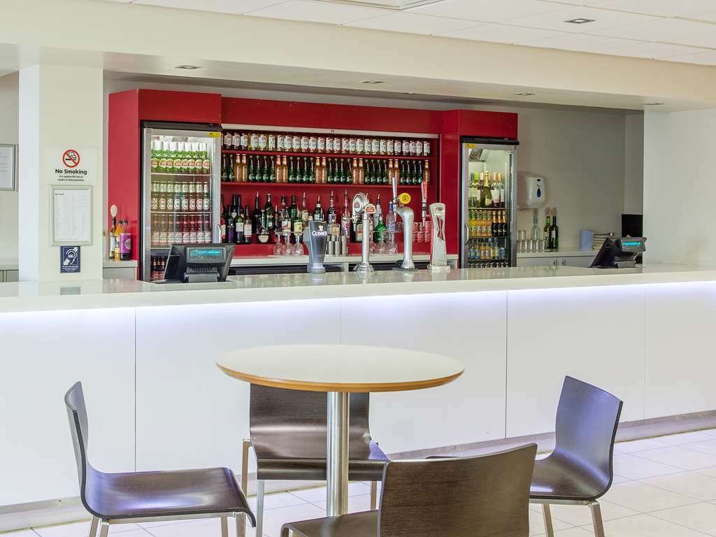 Ibis Budget London Heathrow Central Cranford المطعم الصورة